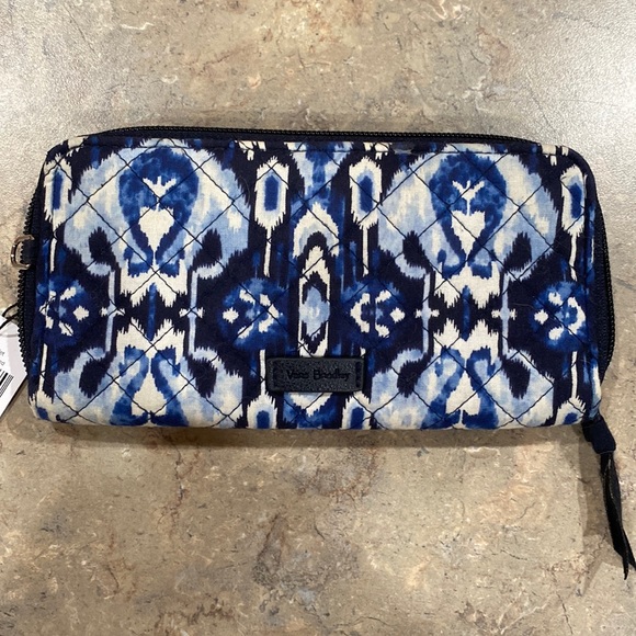 Vera Bradley RFID Bifold Wallet Ikat Island. NWT
